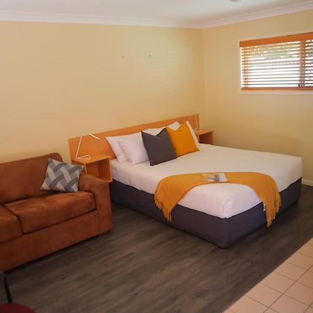 Country Roads Motor Inn Gayndah エクステリア 写真
