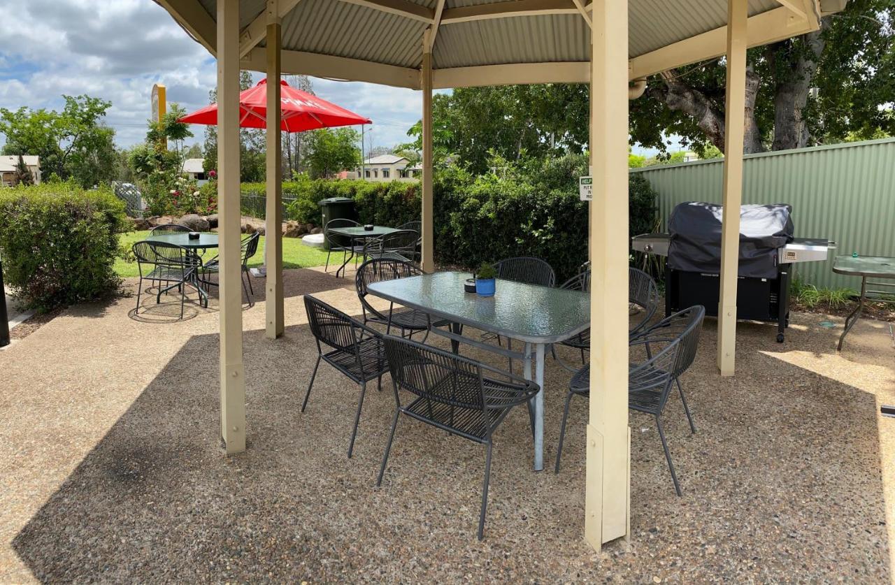 Country Roads Motor Inn Gayndah エクステリア 写真