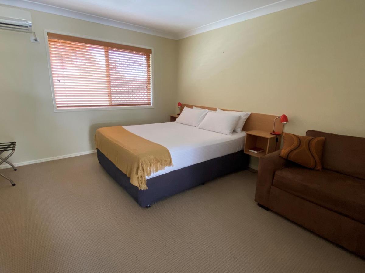 Country Roads Motor Inn Gayndah エクステリア 写真