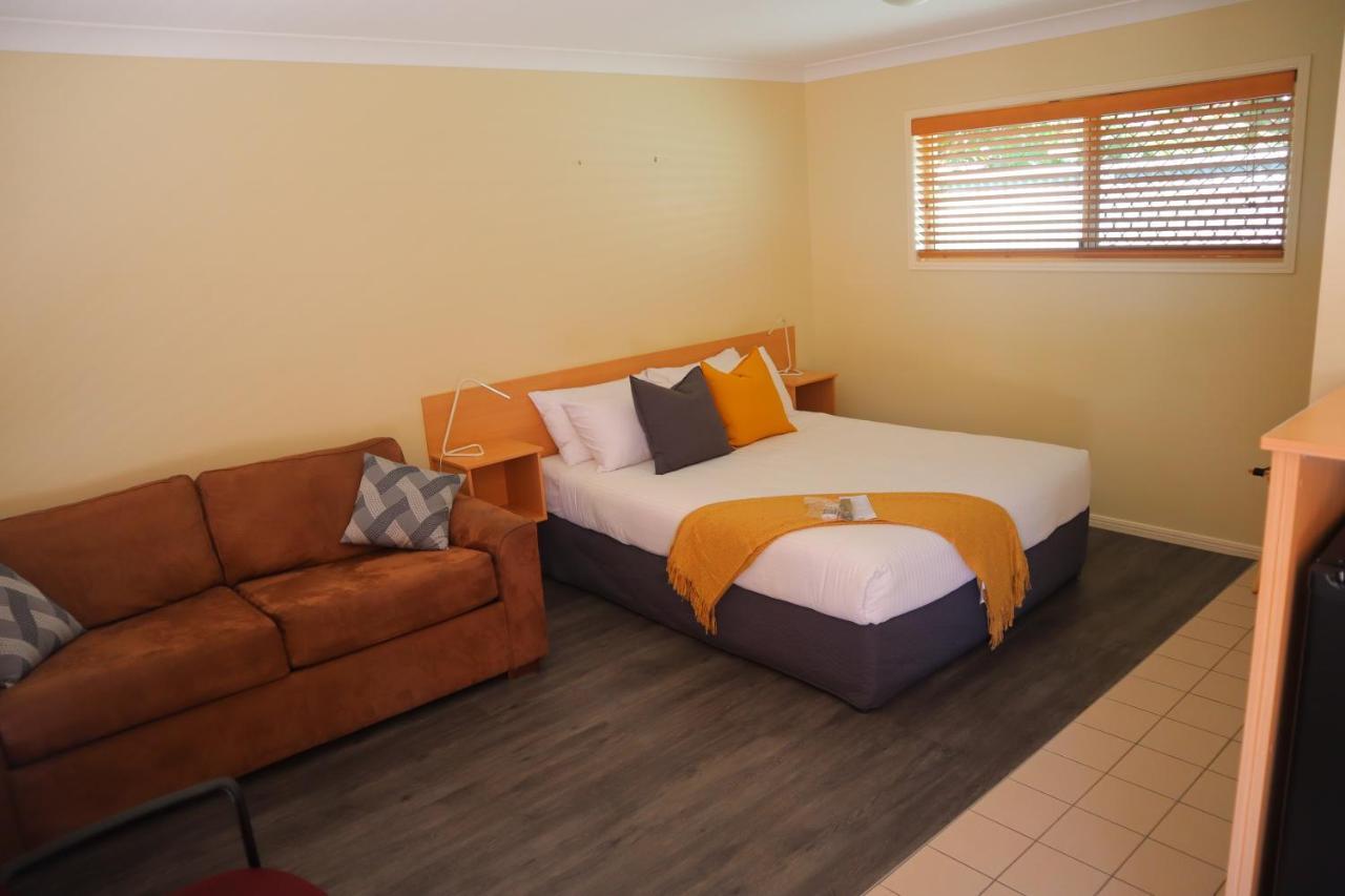 Country Roads Motor Inn Gayndah エクステリア 写真